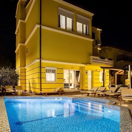 아파트 Anitea 풀라