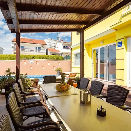 아파트 Anitea 풀라