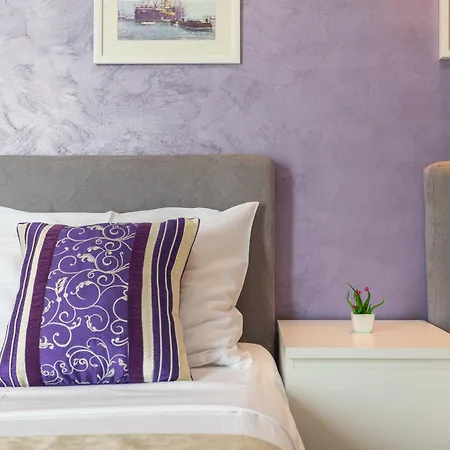 Anitea 아파트 풀라