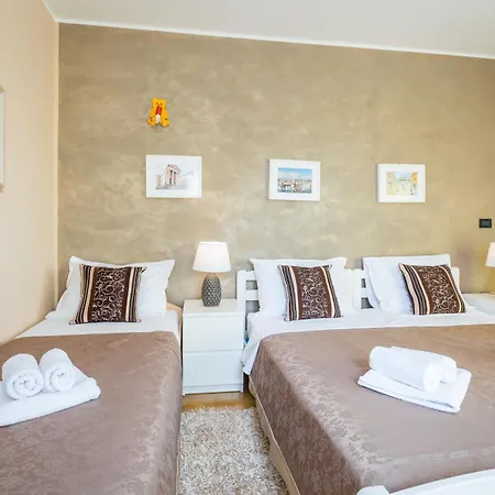 Anitea 아파트 풀라