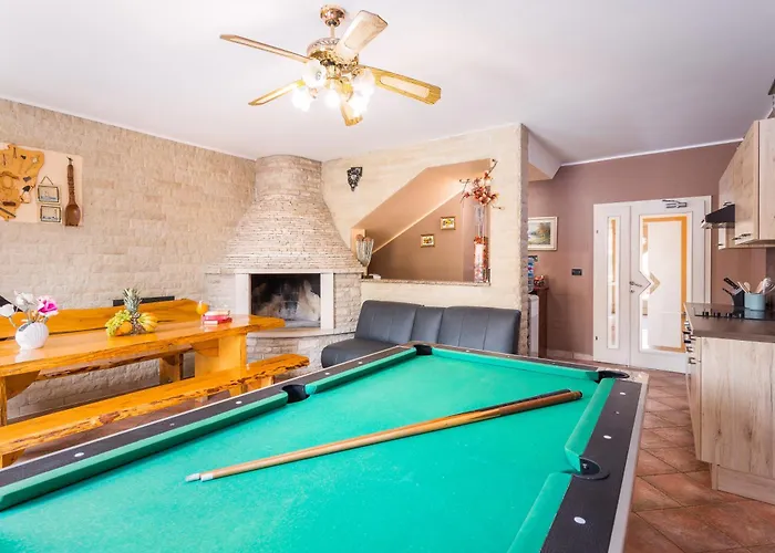 安妮提亚别墅 公寓 *